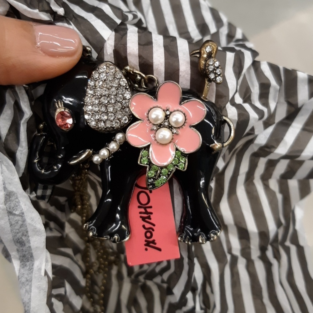 Betsy Johnson Black Elephant Bracelet NWOT - Picture 4 of 4